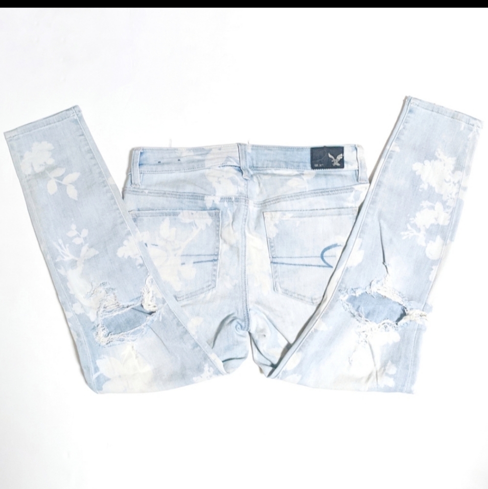 ✨5/$25✨ American Eagle Outfitters floral crop jeans - Picture 2 of 9